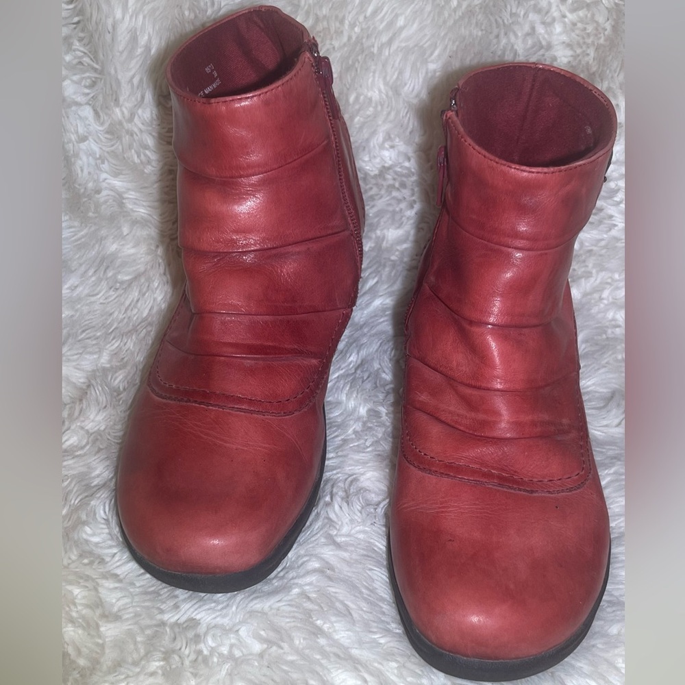 Clarks Christine club Bordeaux women’s Leather Ankle Boots size 8.5